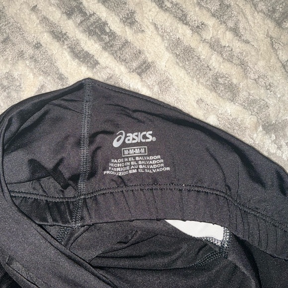 Asics Black and White Sportswear - Picture 3 of 3
